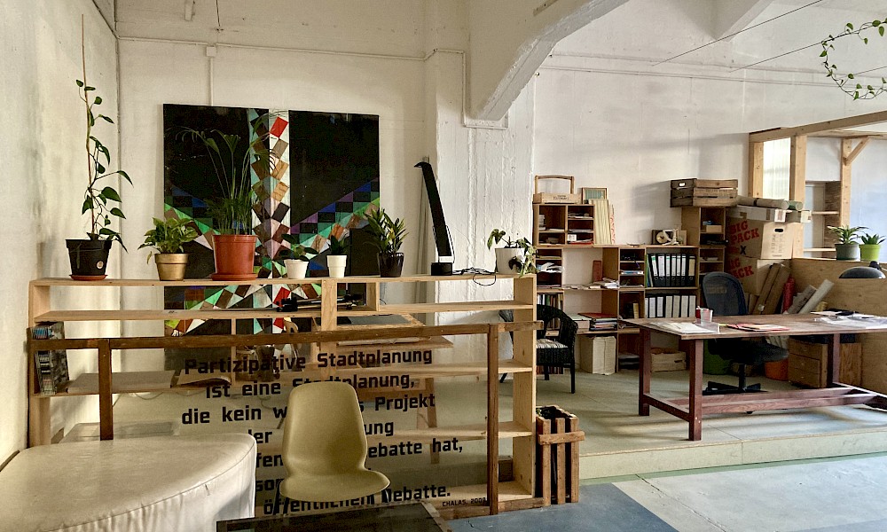 Schreibtischplatz in der Ateliergemeinschaft : geschoss-coworking / Wendenstraße