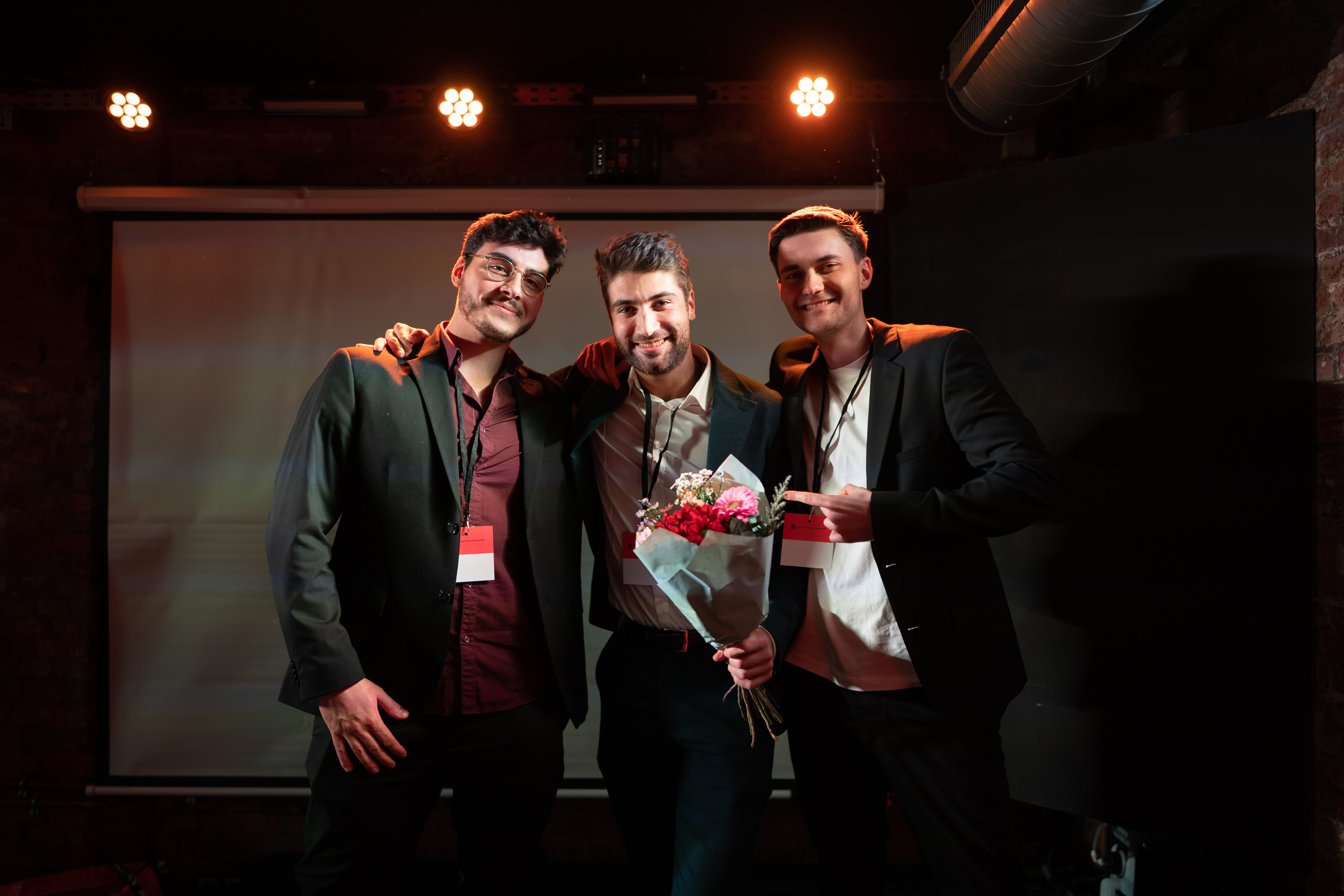 Team Ontoworks impressed in the pitch with a platform for AI-generated video production. f.l.t.r.: Kevin Cerncic, Henrik Naujoks and Sean Mc Fadden © Jan-Marius Komorek