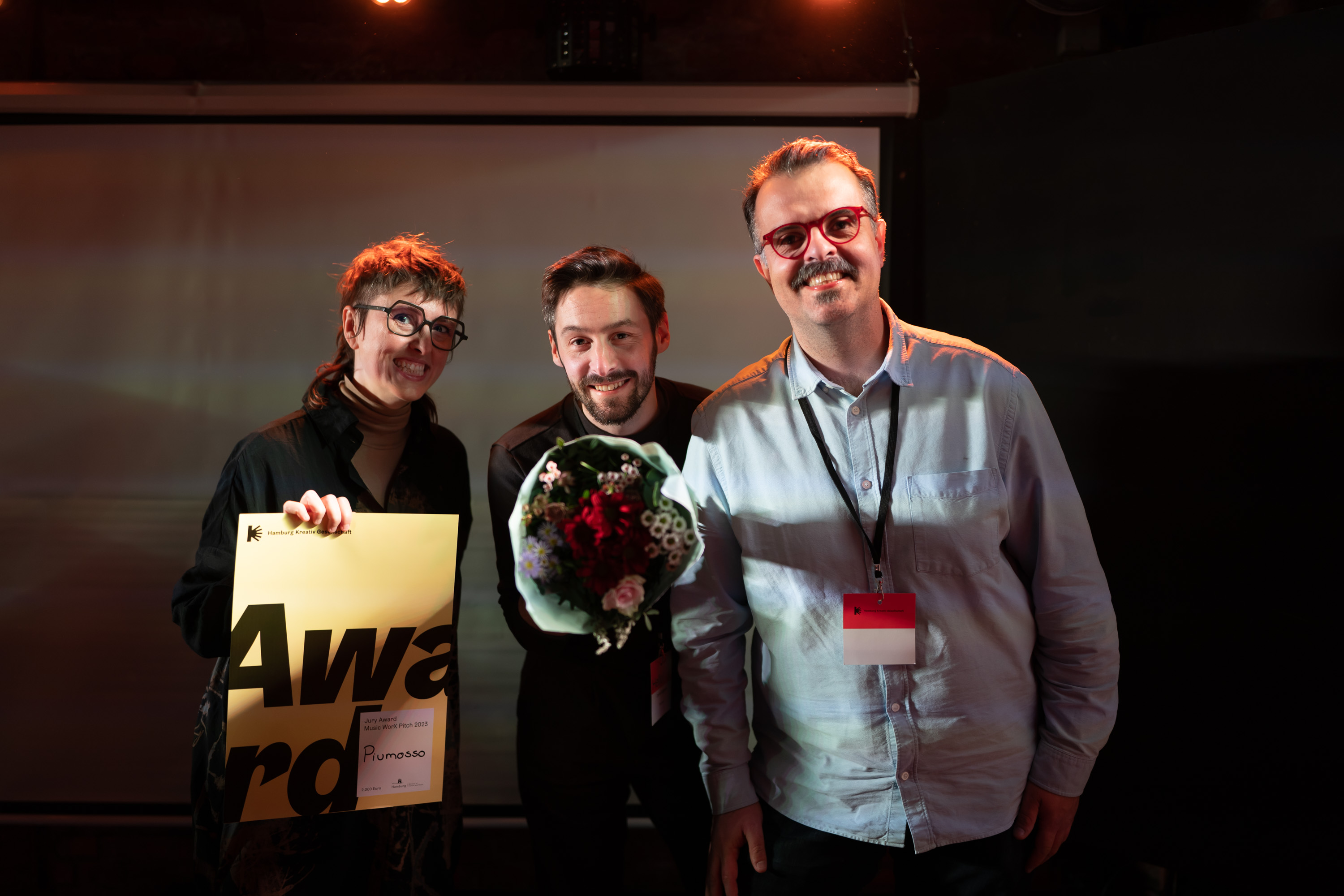 Das Team Piumosso freut sich über den Jury Award für die beste Entwicklung. v.l.n.r.: Renata Bueno Tavares, Daniel Häggman,  Daniel Motta © Jan-Marius Komorek