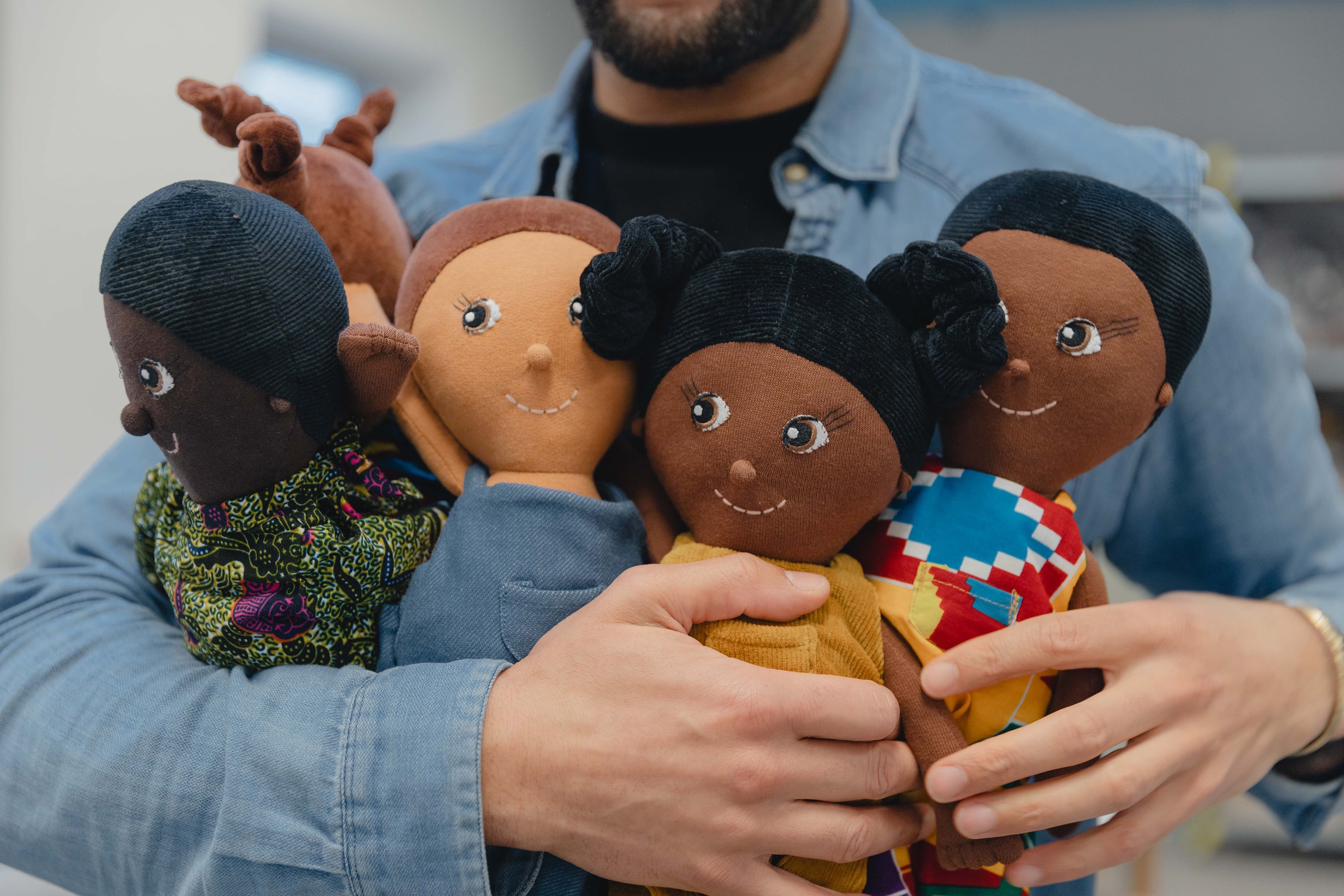 Vielfalt ist ein Kinderspiel: David Amoateng produziert faire Diversity-Puppen - 
