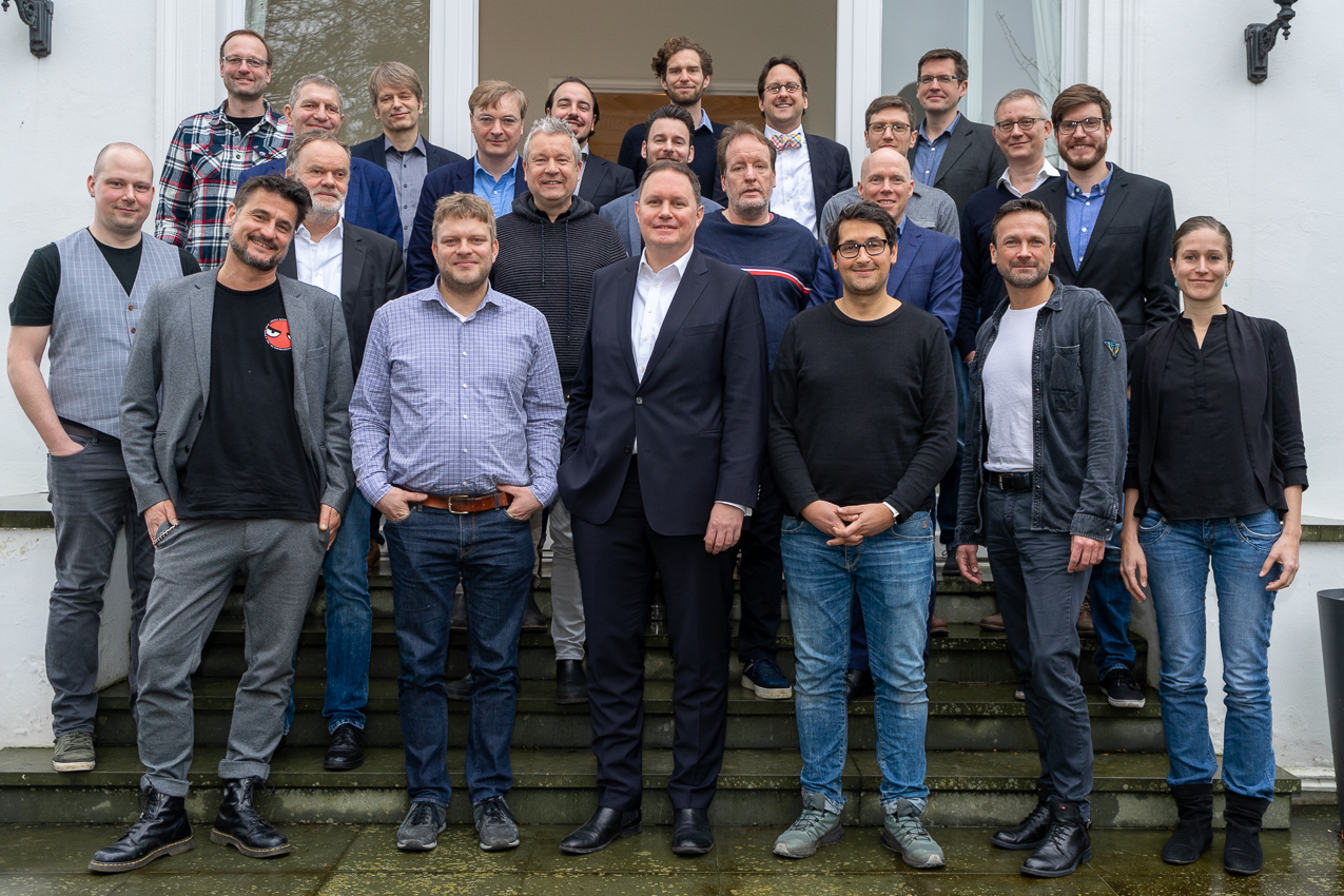 Pressemitteilungen - Hamburg fördert die Entwicklung von Computerspielen mit 520.000 Euro pro Jahr und einem neuen Inkubator. Rund 20 Vertreter der Hamburger Games-Branche waren bei der Vorstellung des Förderprogrammes dabei.
